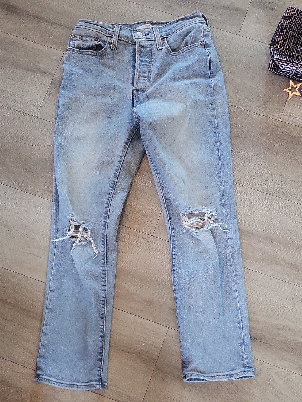 Levi's Size 27 28 Wedgie Light Wash Distressed Knee Jeans